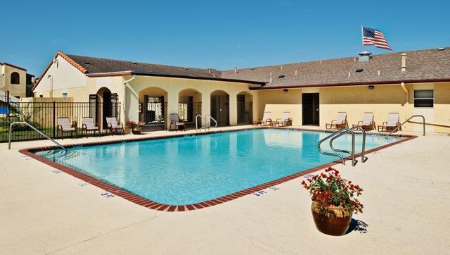 Monticello Manor Apartments - Photo 3 of 7