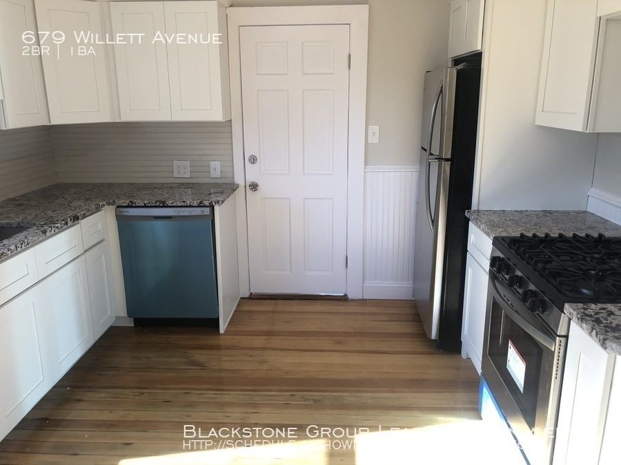 679 Willett Avenue - Photo 3 of 20