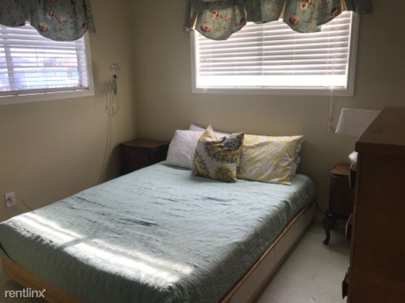 301 Driftwood Ct - Photo 2 of 8