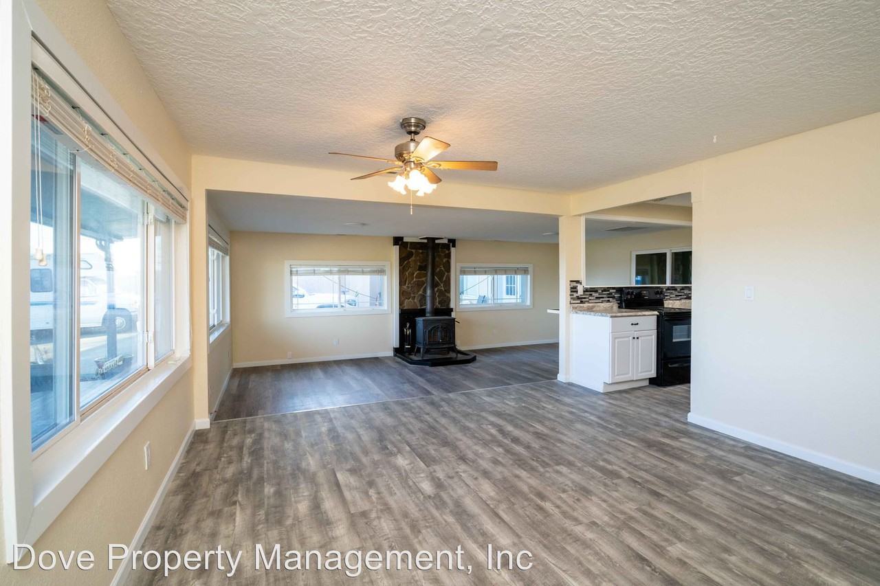 11703 Ne 18th Street - Photo 2 of 17