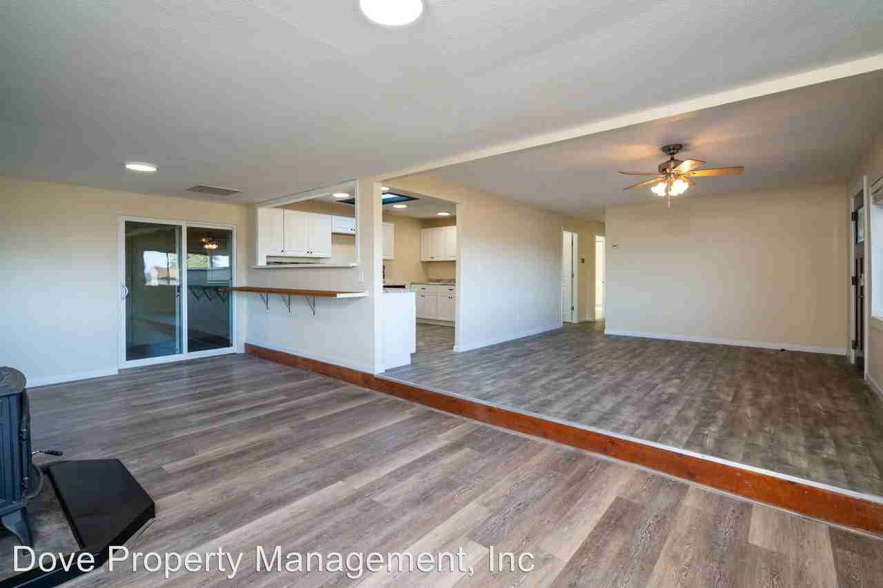 11703 Ne 18th Street - Photo 3 of 17