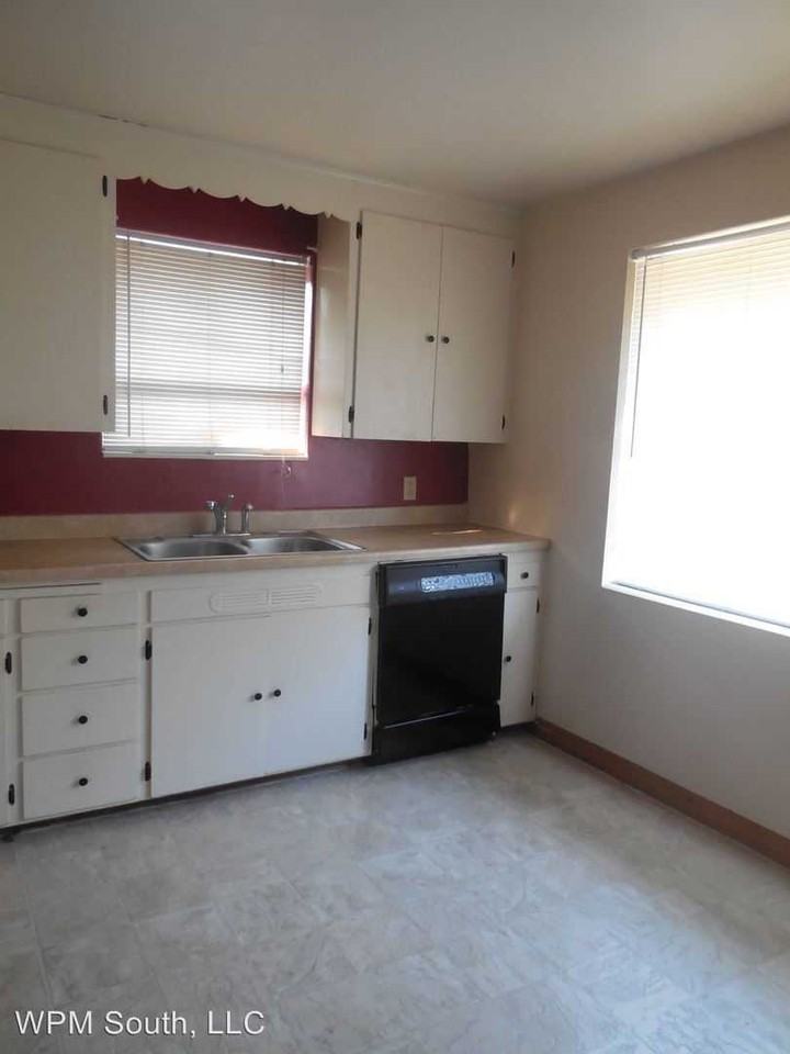 7420 Rainier Ave S - Photo 2 of 10