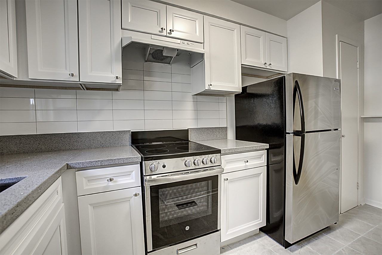 200 Lakeshore Road West