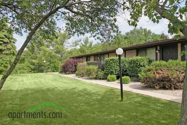 Montrose Square - Photo 2 of 7