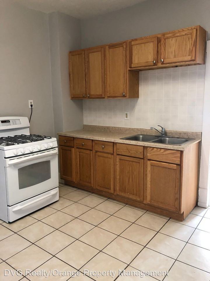 2406 S 15 St - Photo 2 of 17