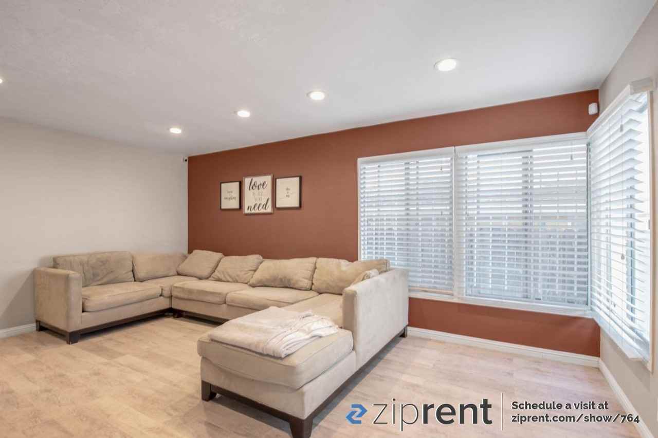 1041 85th Ave - Photo 3 of 12