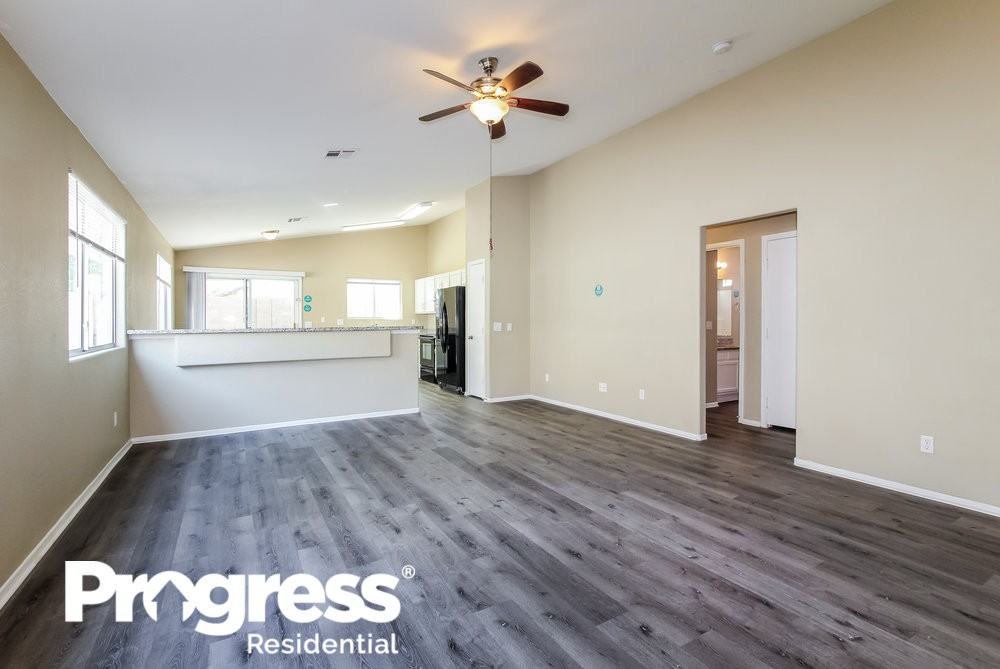 3015 W Zachary Dr - Photo 3 of 16