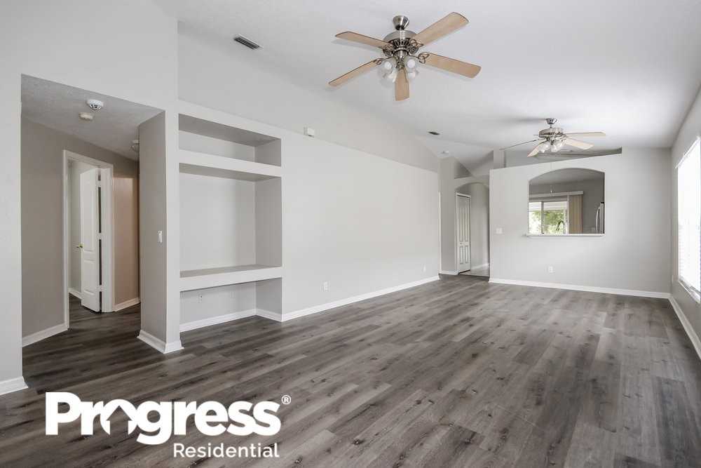 1030 Lake Shore Ranch Dr - Photo 3 of 17