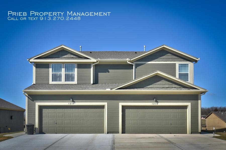 2065 S 137th St - Photo 2 of 26