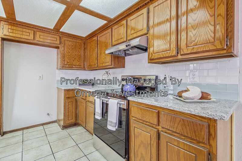 8220 Nw 112th Street - Photo 3 of 24