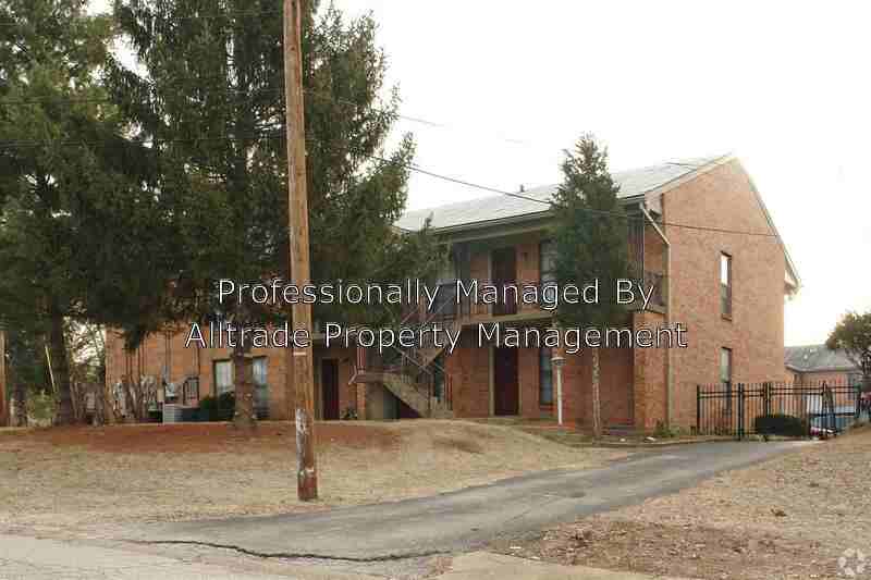 2002 Peabody Ln - Photo 2 of 9