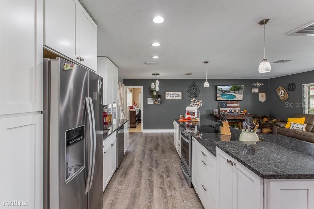 2958 Maple Ct - Photo 3 of 25