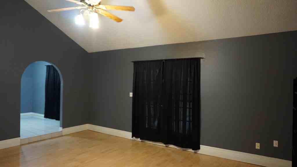 155 Kentucky - Photo 3 of 14