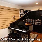 61 Essex Dr - Photo 3 of 3