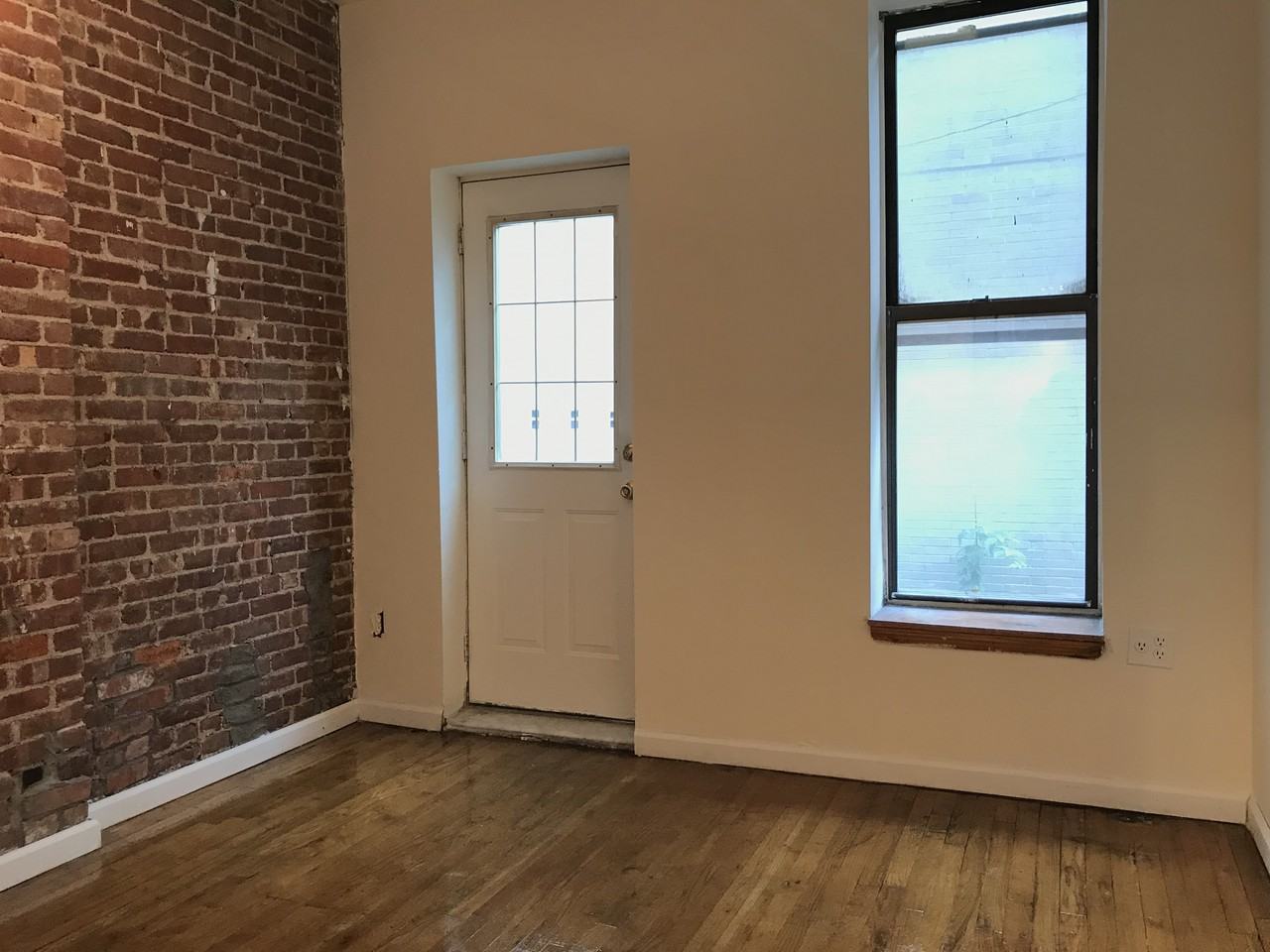 W 37th St & 10th Ave #1RW