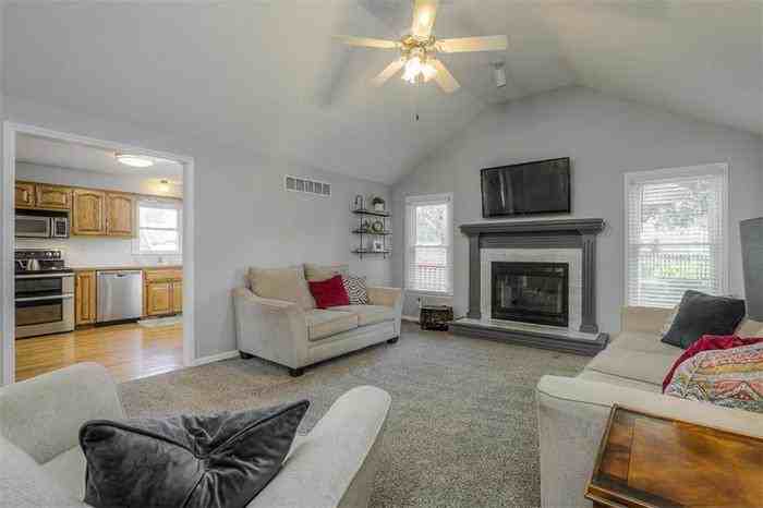 8936 Northeast 109th Street - Photo 2 of 10