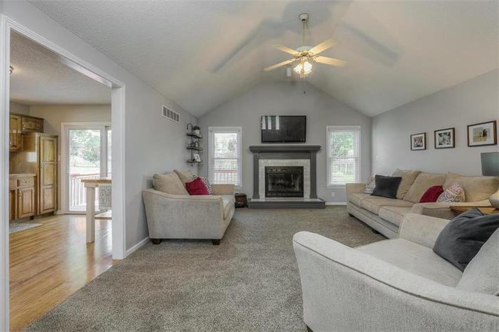 8936 Northeast 109th Street - Photo 3 of 10