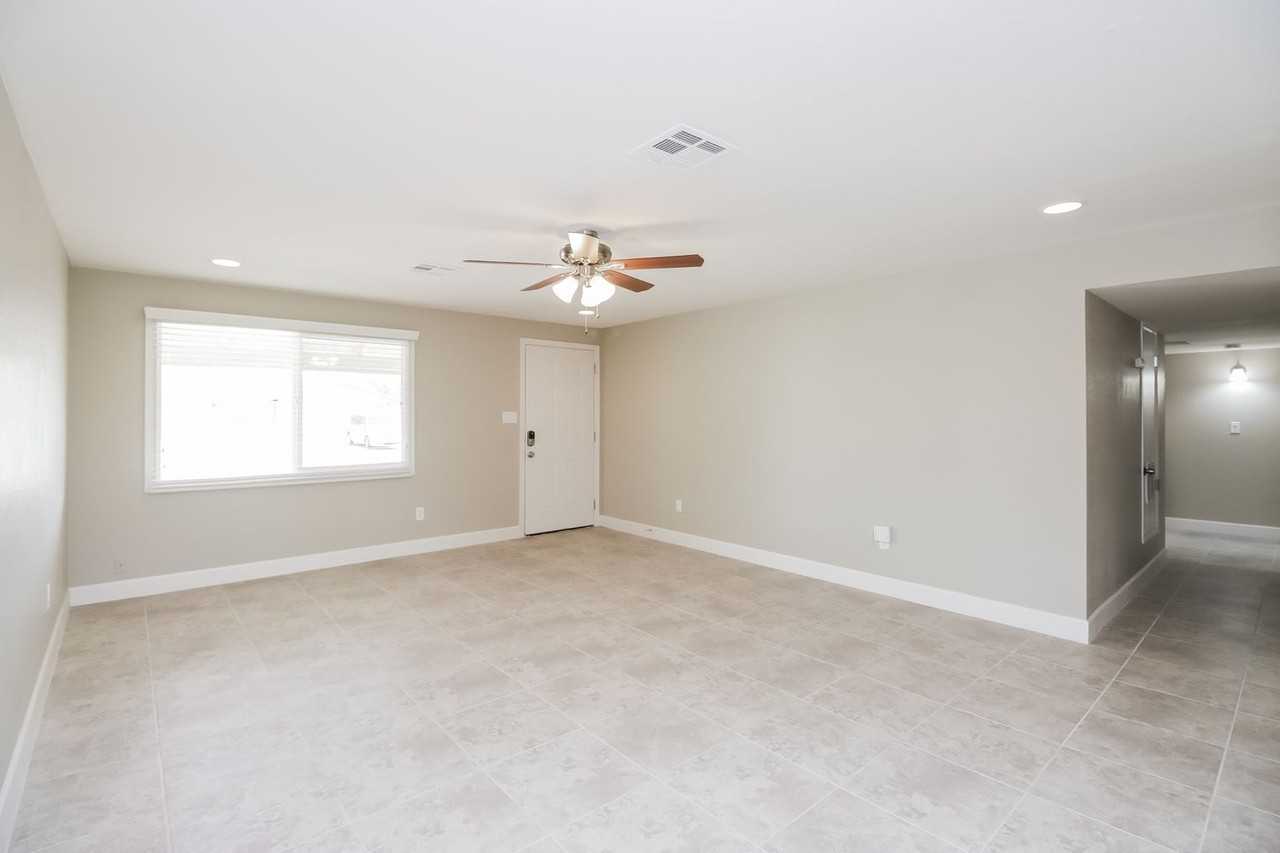 13236 N 37th Pl - Photo 3 of 23