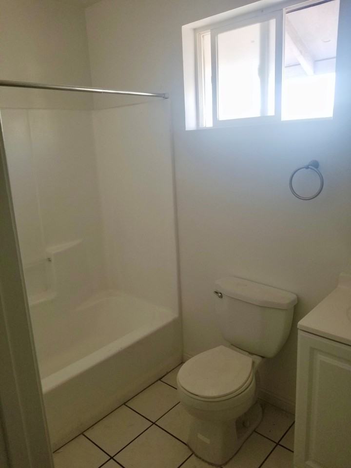 16439 1/2 1/2 California Avenue - Photo 2 of 6