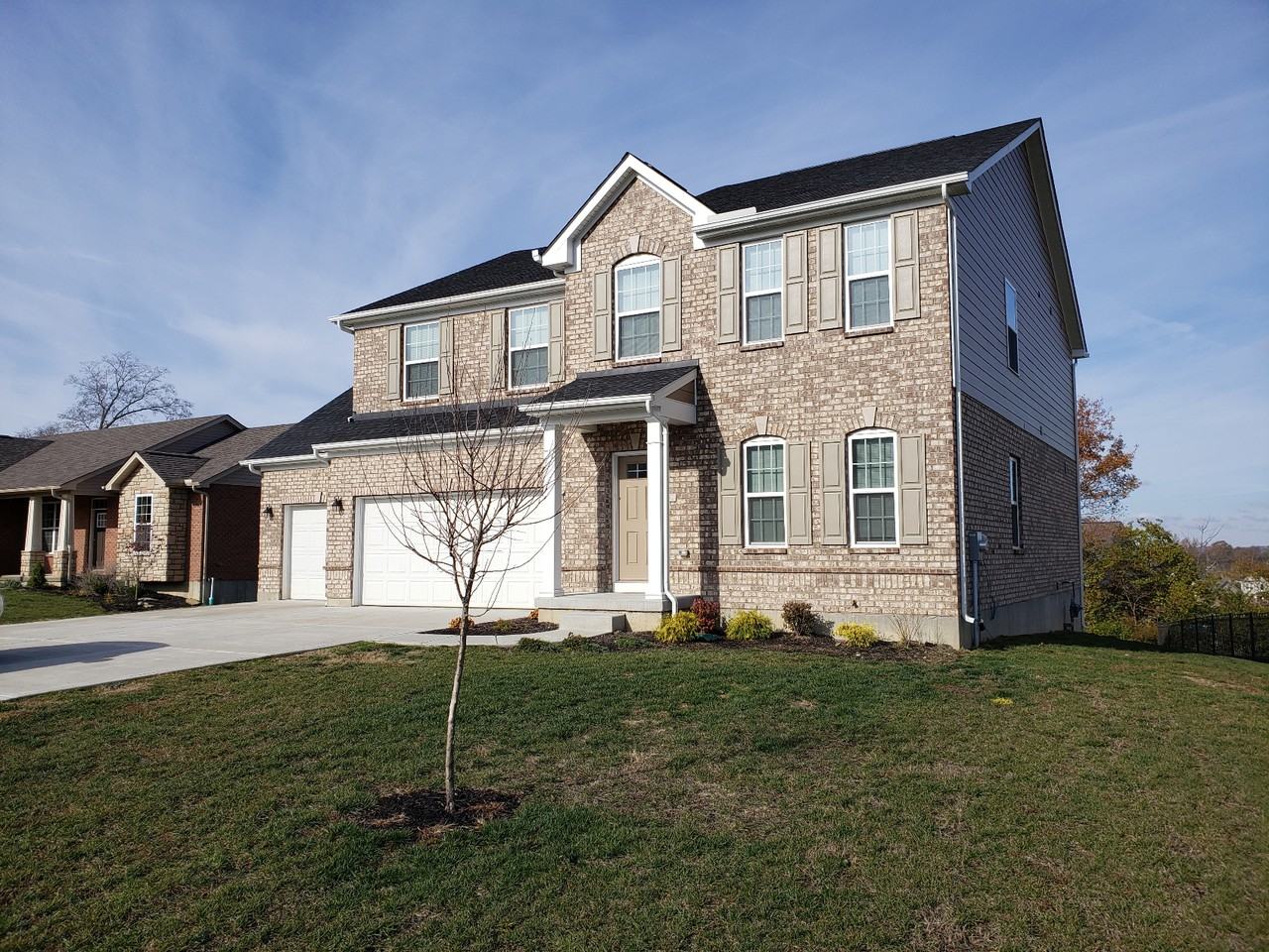 2047 Bridgewater Ln - Photo 2 of 29