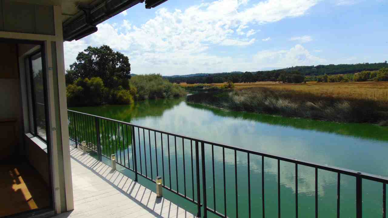 15247 Harbor Ln - Photo 3 of 10