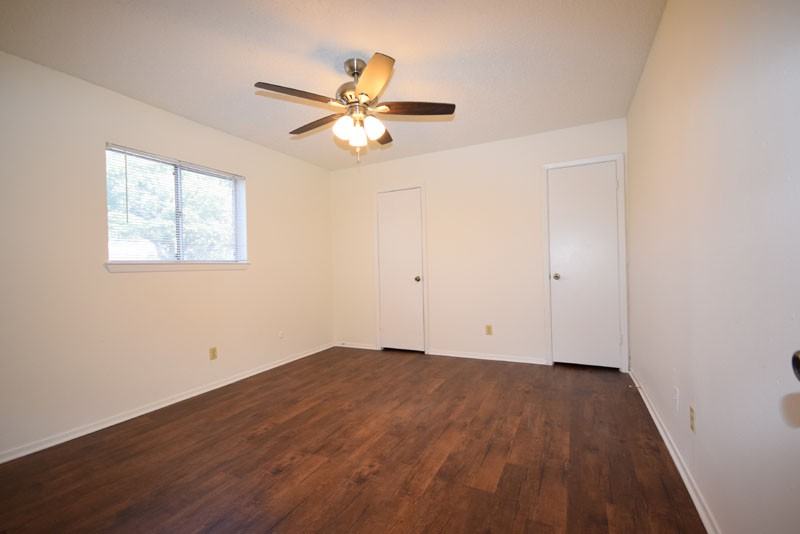 901 Wooded Acres Dr - Photo 2 of 11