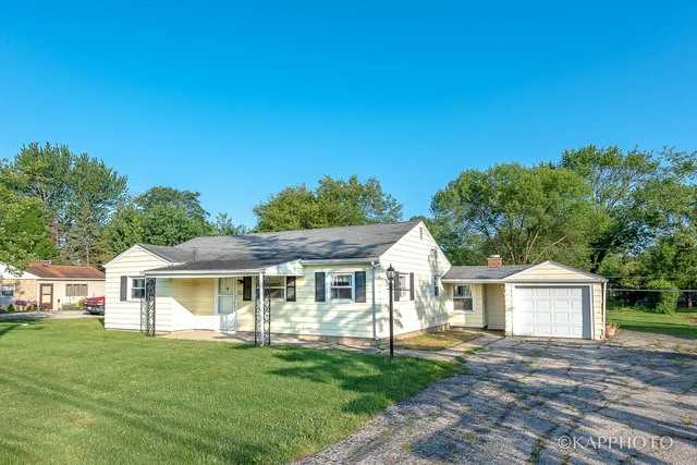 1526 Plainfield - Photo 2 of 17