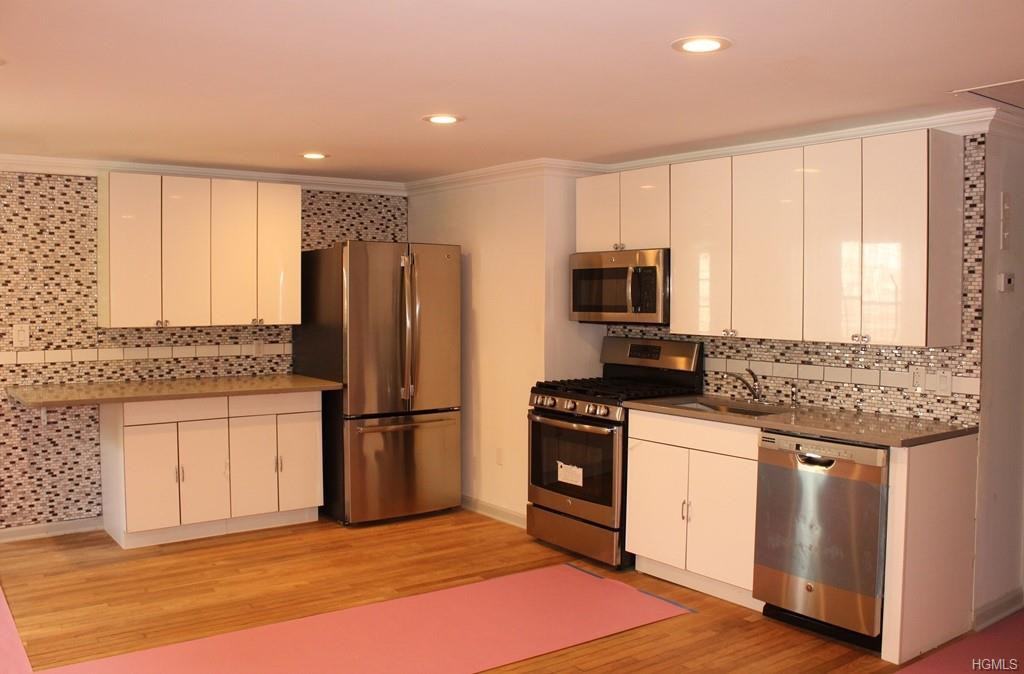 80 Bischoff Avenue - Photo 3 of 21