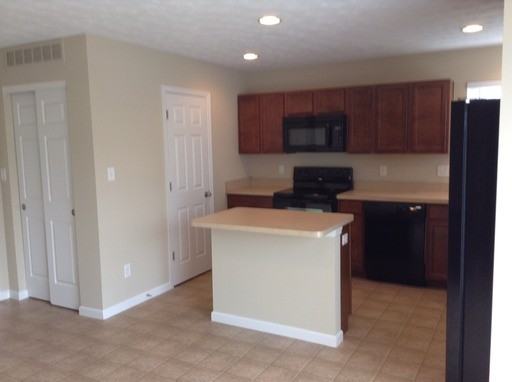 903 Regency Ct - Photo 2 of 12