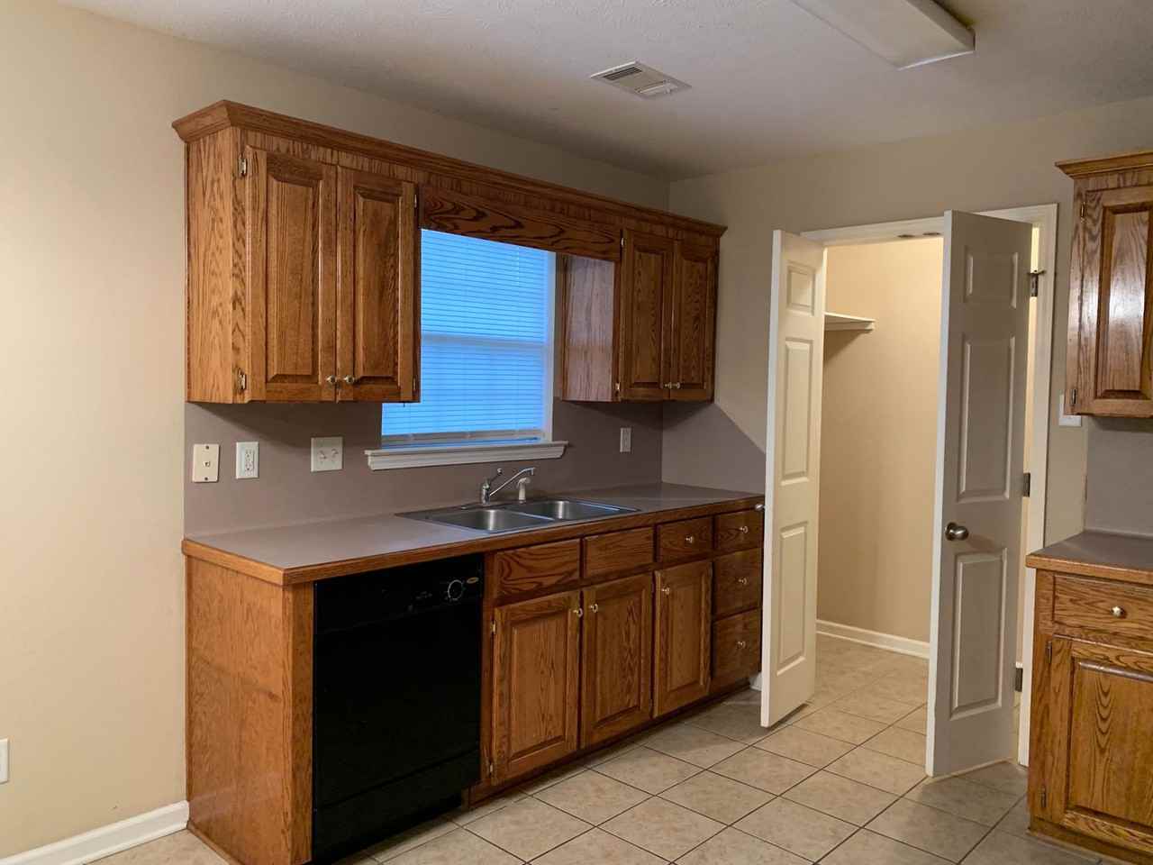 29 Thunderbird Dr - Photo 5 of 10