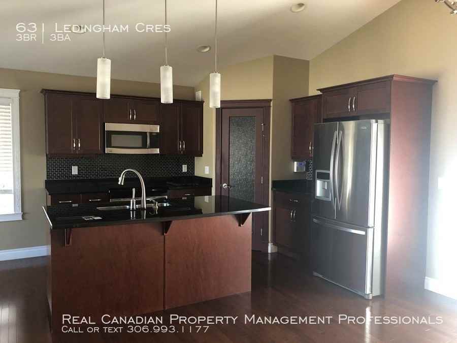 631 Ledingham Cres - Photo 3 of 21