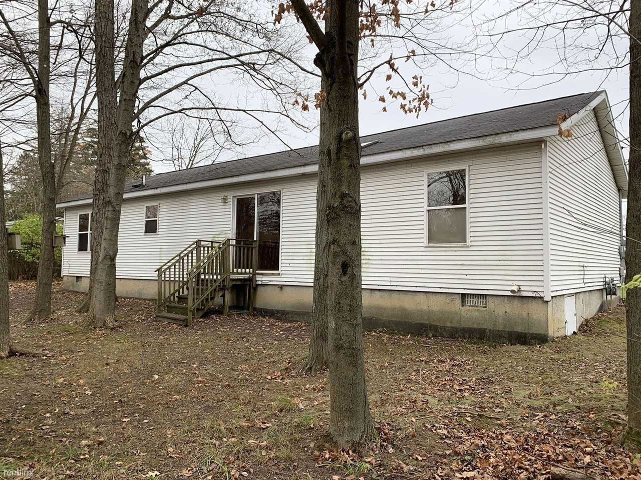 617 Grand St - Photo 2 of 15