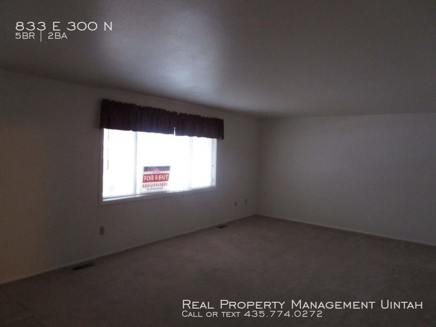 833 E 300 N - Photo 2 of 15