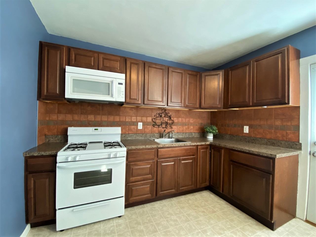 4670 Tesson Street - Photo 3 of 14