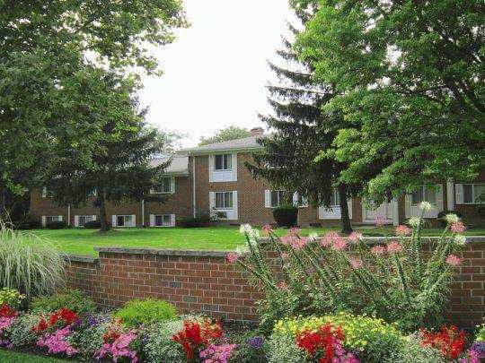 176 Greystone Ln - Photo 2 of 14