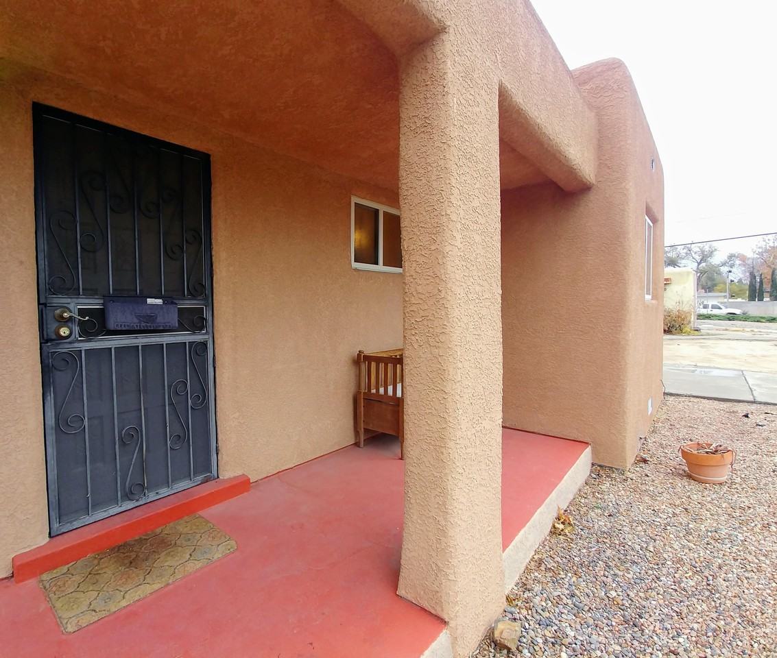 1708 Richmond Dr Ne - Photo 2 of 17