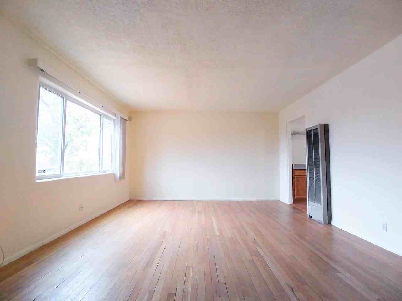 1708 Richmond Dr Ne - Photo 3 of 17