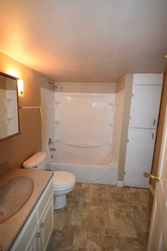 1838 Spohn Ave Upper - Photo 3 of 7