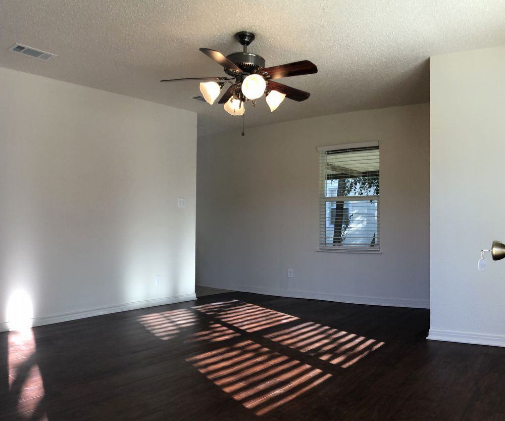 4968 Royal Dr - Photo 3 of 10