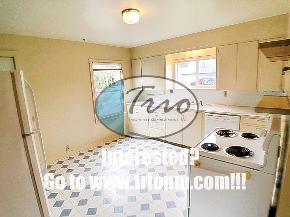 825 N St - Photo 3 of 8