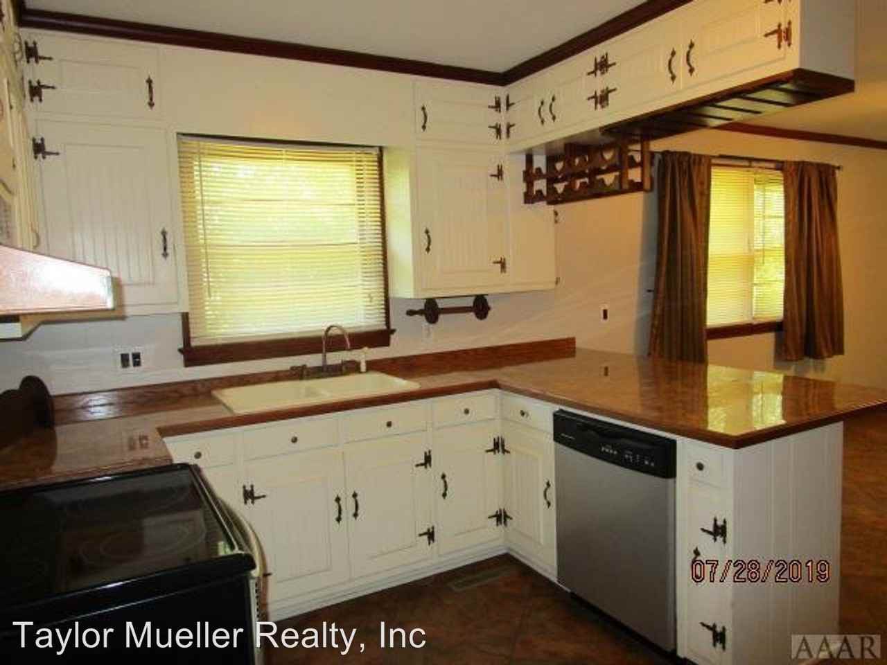 1700 Edgewood Drive - Photo 2 of 20