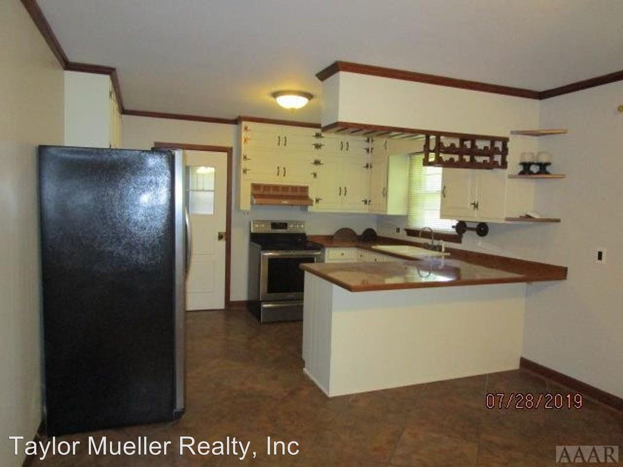 1700 Edgewood Drive - Photo 3 of 20