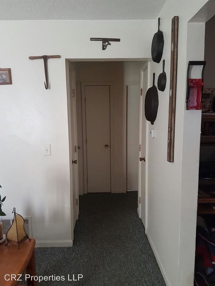 510-530 W Douglas St - Photo 2 of 7