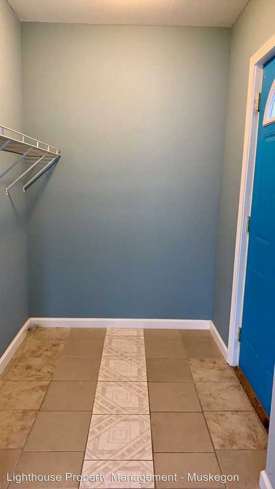 1081 Holt Street - Photo 2 of 24