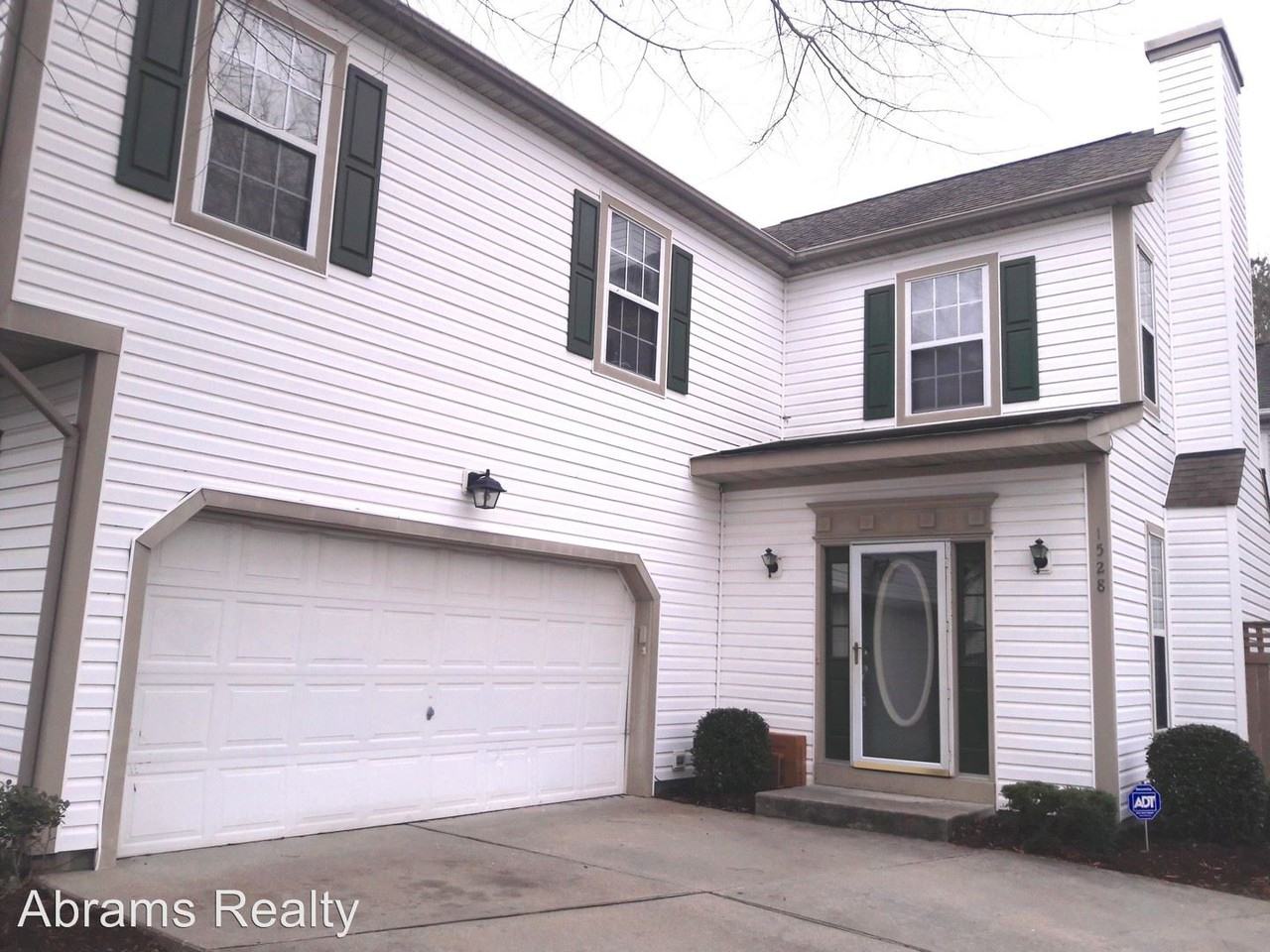1528 Tallwood Circle - Photo 2 of 13