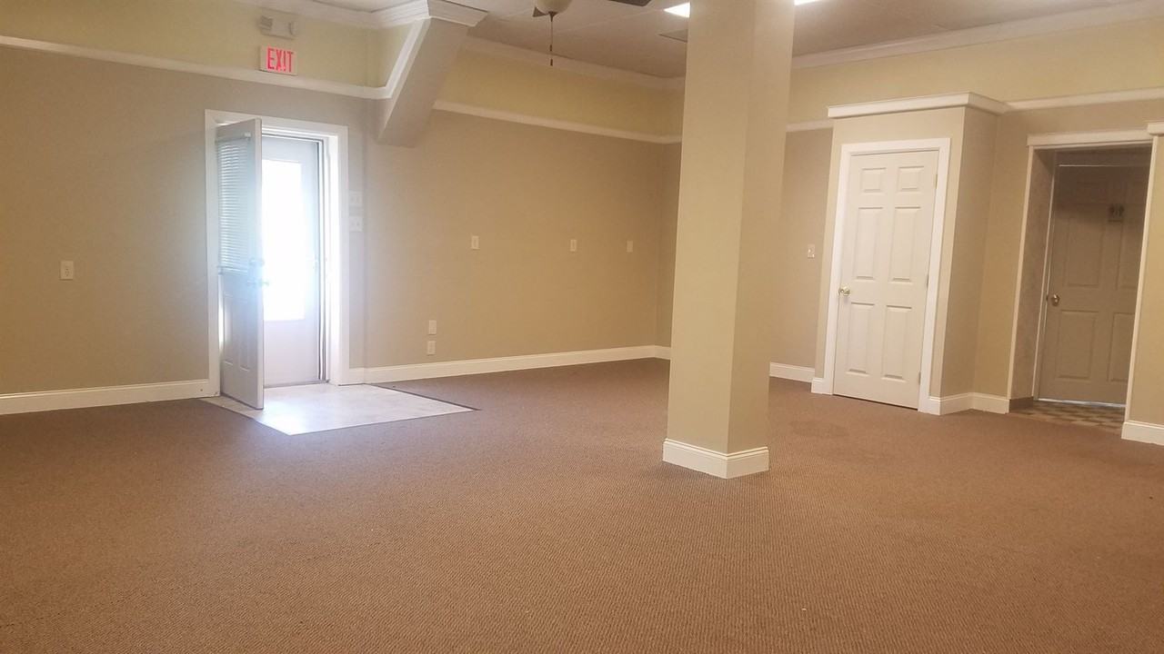 431 S Main St-Commercial Space - Photo 2 of 24