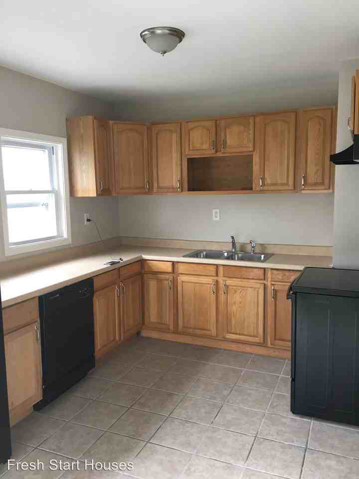 438 Boston St - Photo 2 of 5