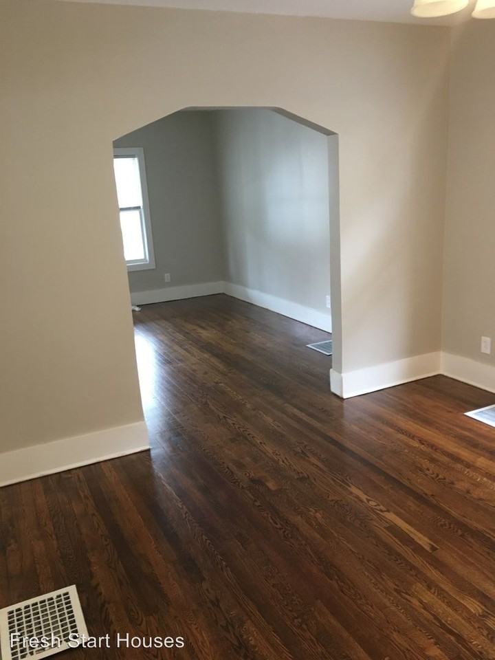 438 Boston St - Photo 3 of 5