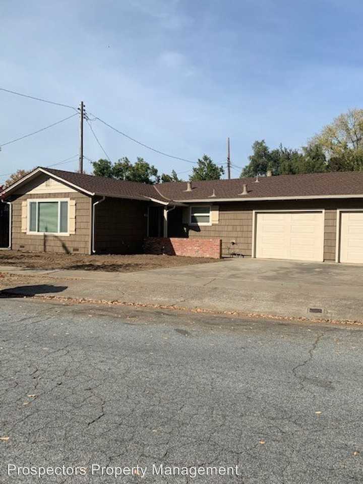 2003 Rosswood Dr - Photo 2 of 17