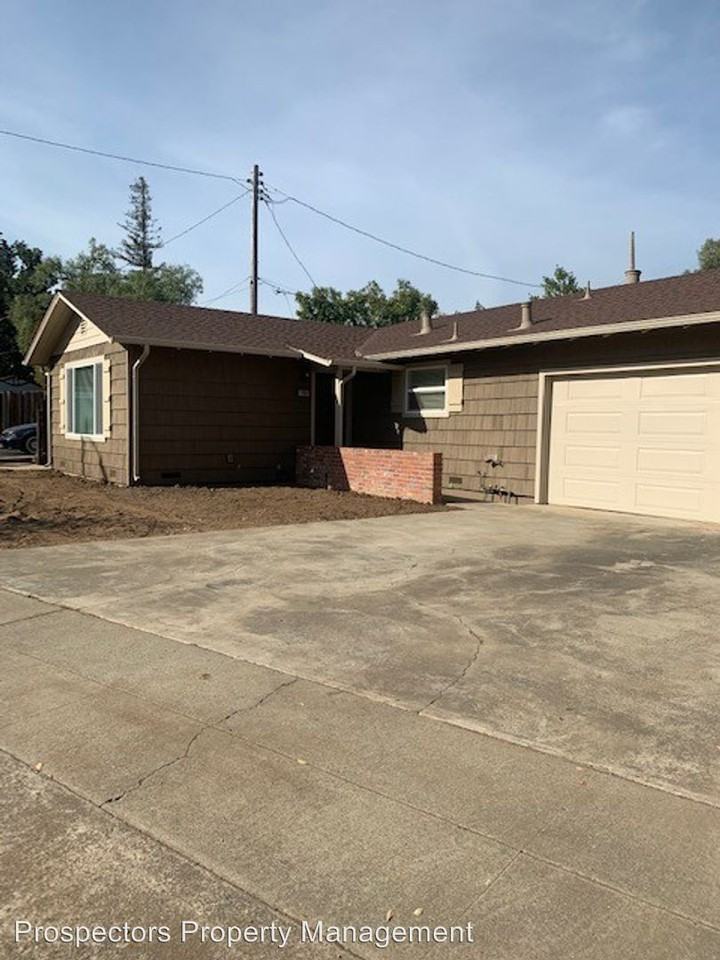 2003 Rosswood Dr - Photo 3 of 17